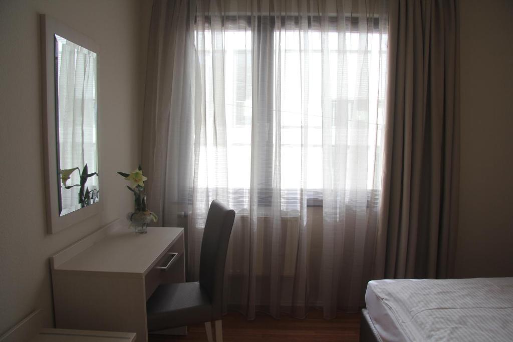 Hotel Centro Stuttgart Room photo